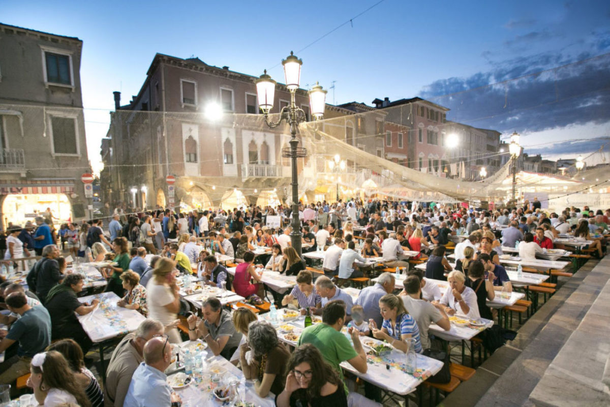 sagra del pesce a chioggia festa persone