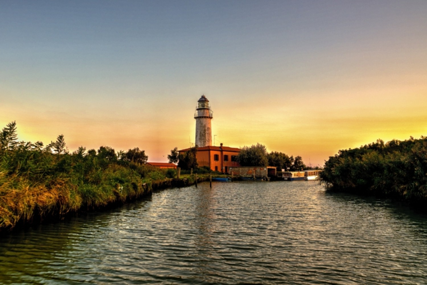 isola dell'amore Faro di Goro