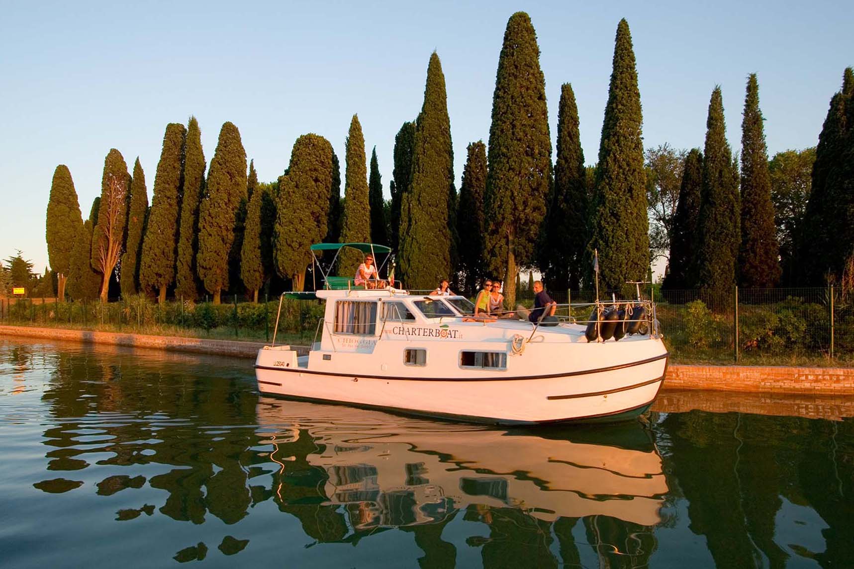 Vacanza a pasqua in houseboat barca abitabile