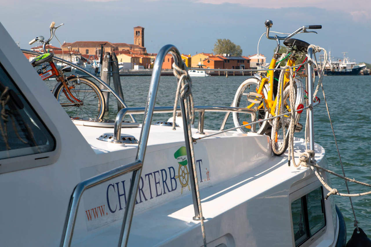 Bicycles Houseboat cycling active holiday