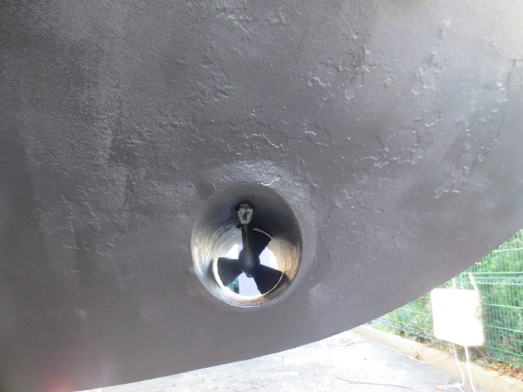 bow thruster houseboat certainty maneuverability