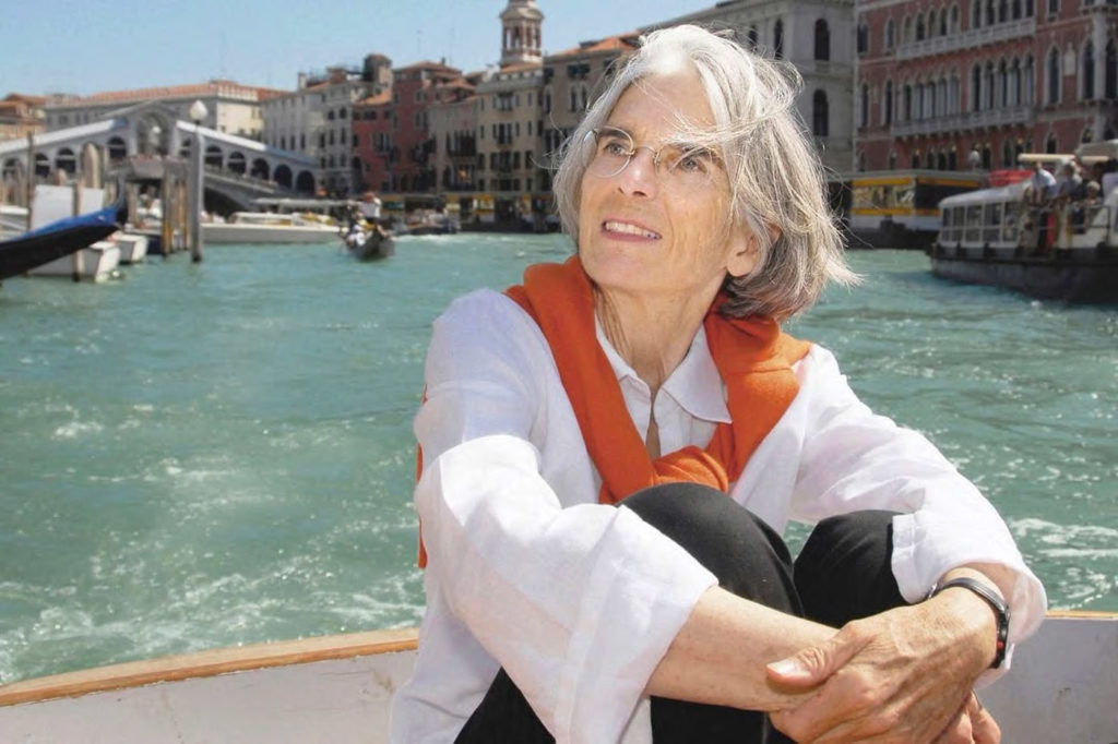 Donna Leon im Venedig Canal Grande